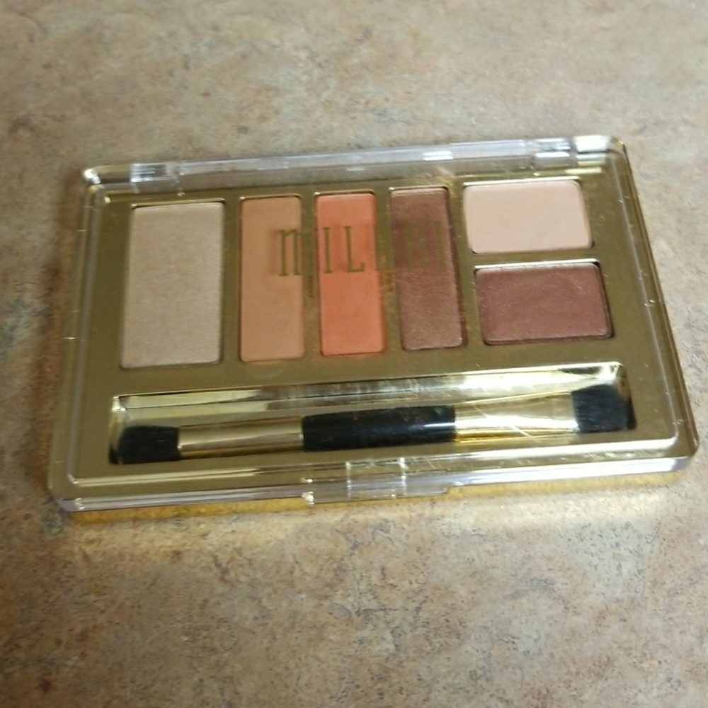 Milani - Earthy elements eyeshadow palette